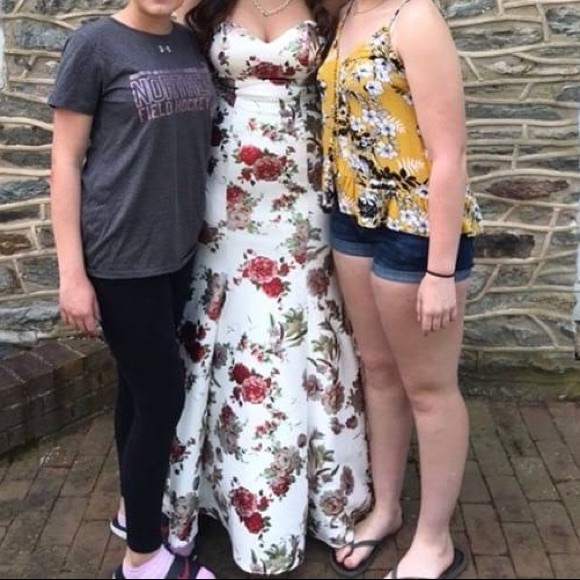 Prom dress - Picture 1 of 2